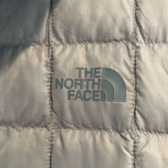 New! The North Face Thermoball Eco Quilted Hooded Parka~Large ~Silver Blue - Picture 10 of 16